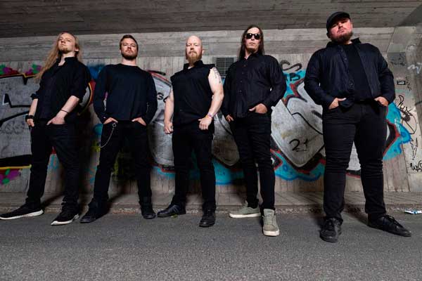 Melankolista death metalia soittavan kotimaisen Dead Serenityn uusi single on kappale menetyksestä ja elämän häilyvyydestä