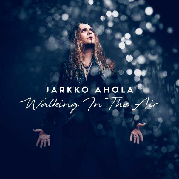 Jarkko Ahola julkaisi oman versionsa suositusta Walking in the air -klassikosta