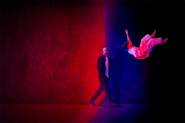 Uusi Gravity-tanssiteos yhdistää akrobatian ja kamppailulajien liikekieltä 